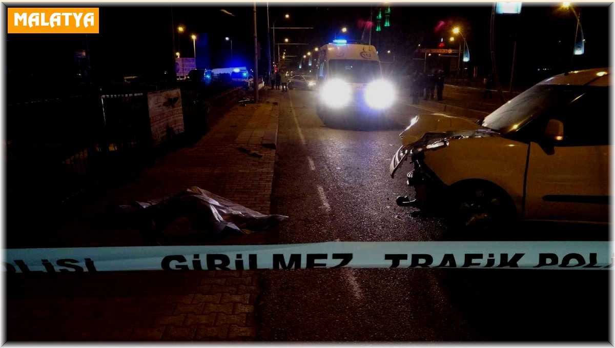 Kontrolden çıkan araç kaldırımda yürüyenlerin arasına daldı: 2 ölü, 1 yaralı