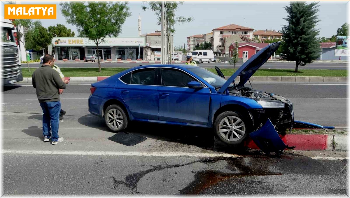 Kontrolden çıkan araç refüje çarptı: 1 yaralı