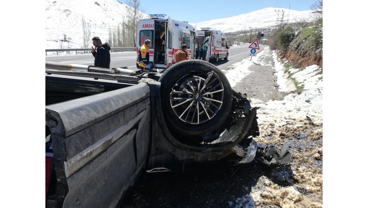 Kontrolden çıkan araç takla attı: 2 yaralı
