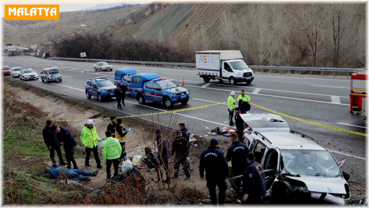 Kontrolden çıkan hafif ticari araç bariyerlere çarptı: 2 ölü, 3 yaralı