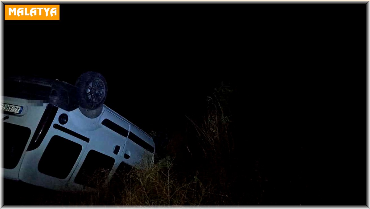 Kontrolden çıkan hafif ticari araç takla attı : 2 yaralı