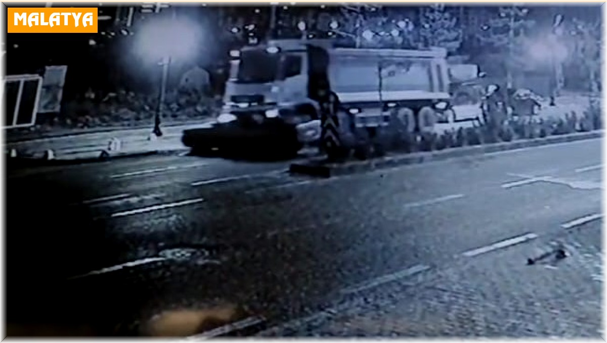 Kontrolden çıkan kamyon çarptığı 8 araçtan 1'ini metrelerce sürükledi