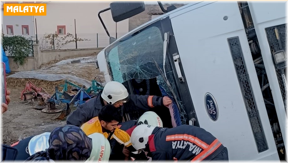 Kontrolden çıkan kamyon devrildi: 1 yaralı