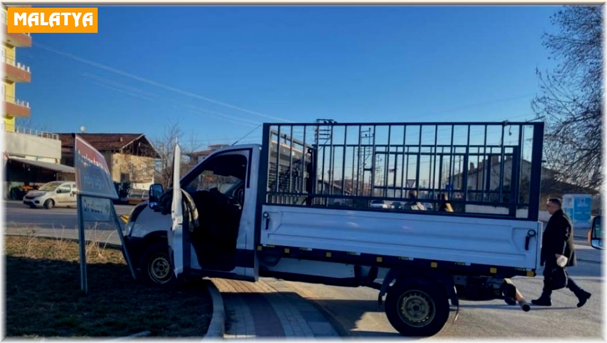 Kontrolden çıkan kamyonet kaldırıma çıktı: 1 yaralı