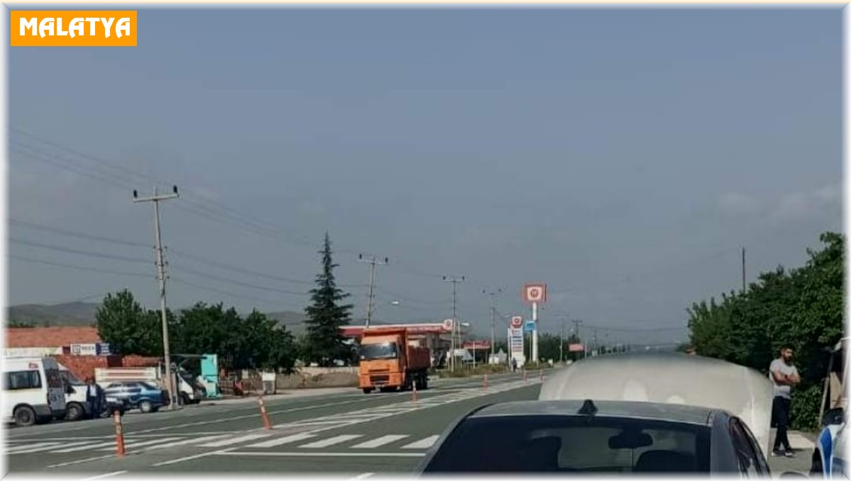 Kontrolden çıkan otomobil bariyere çarptı: 3 yaralı