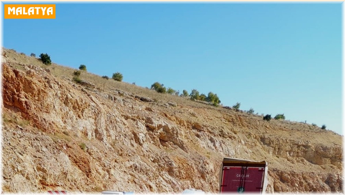 Kontrolden çıkan otomobil istinat duvarına çarptı: 1 yaralı