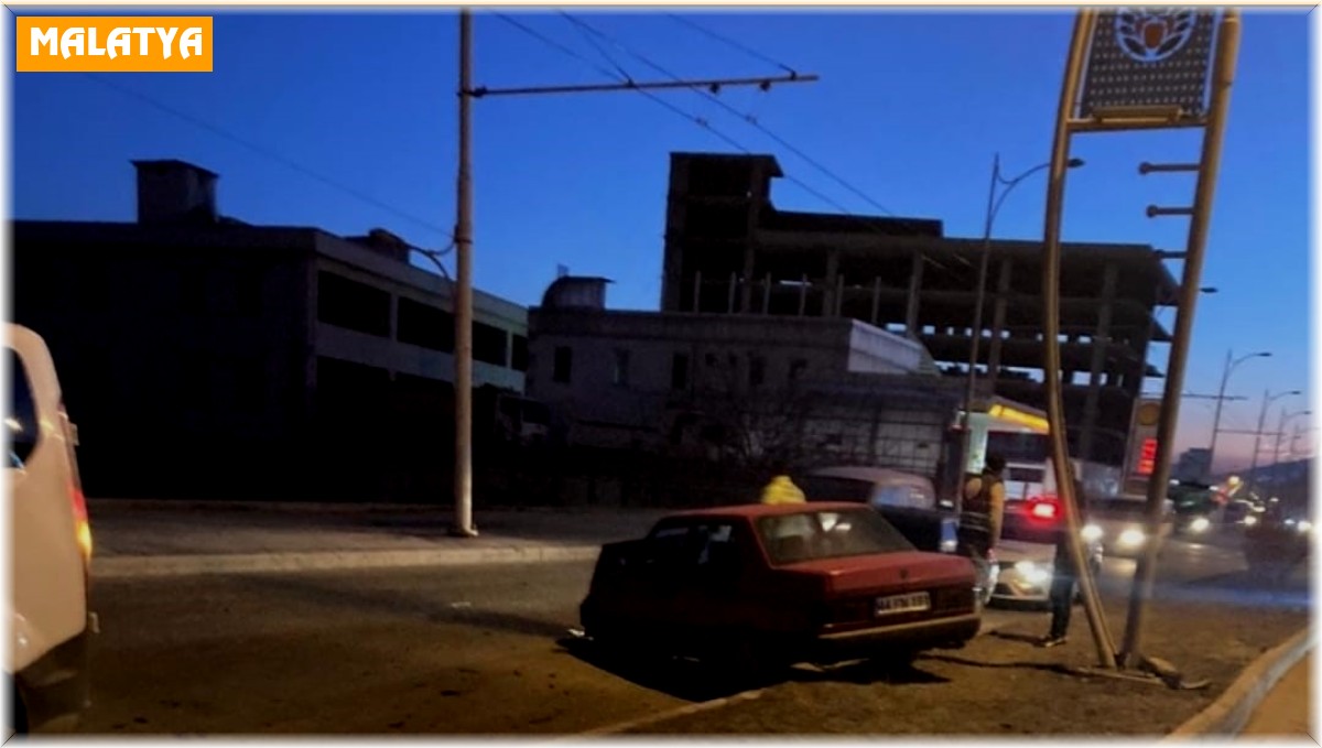 Kontrolden çıkan otomobil refüje çarptı: 1 yaralı