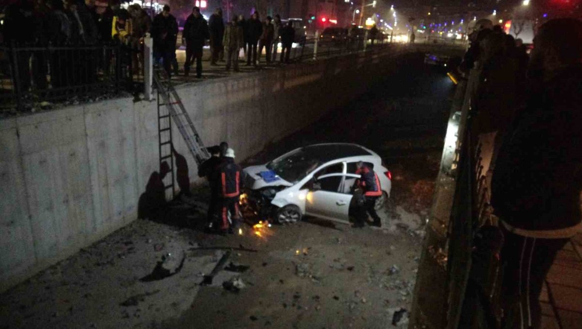 Kontrolden çıkan otomobil sulama kanalına düştü: 1 yaralı