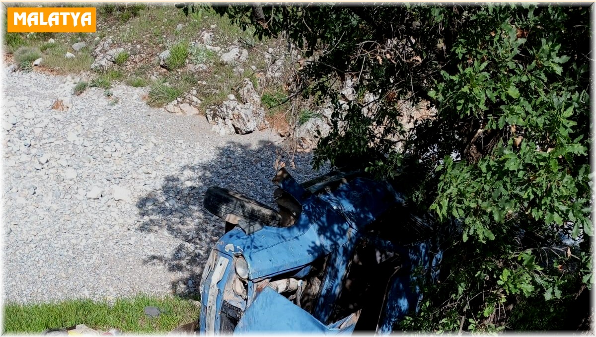 Kontrolden çıkan otomobil uçuruma yuvarlandı: 2 yaralı