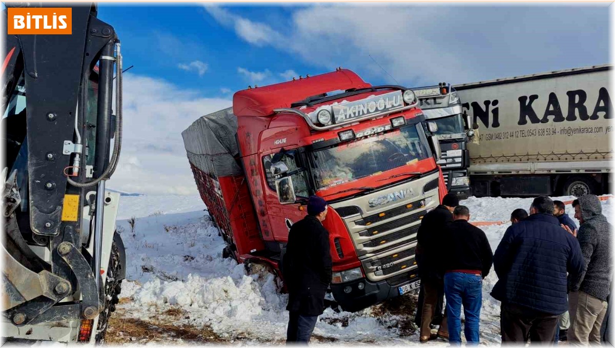 Kontrolden çıkan tır, kamyonla çarpıştı