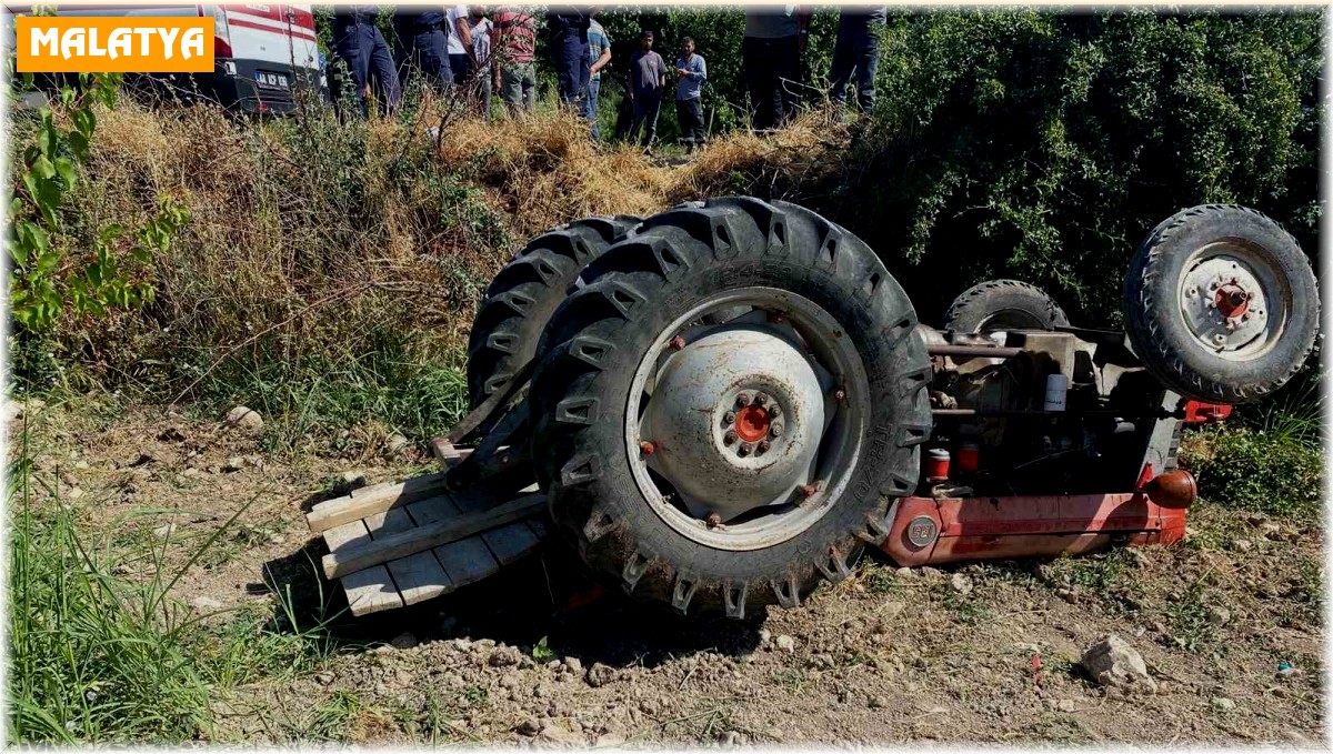 Kontrolden çıkan traktör devrildi: 4 yaralı