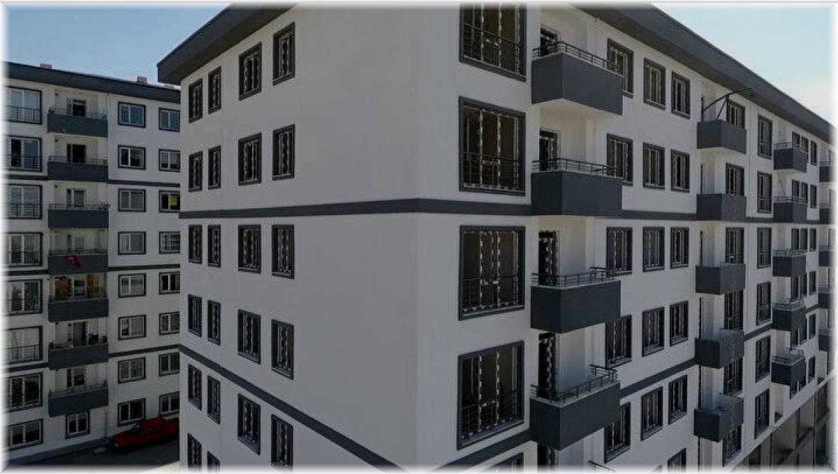 Konutlarda yarım bırakılan işler vatandaşı zor durumda bırakıyor