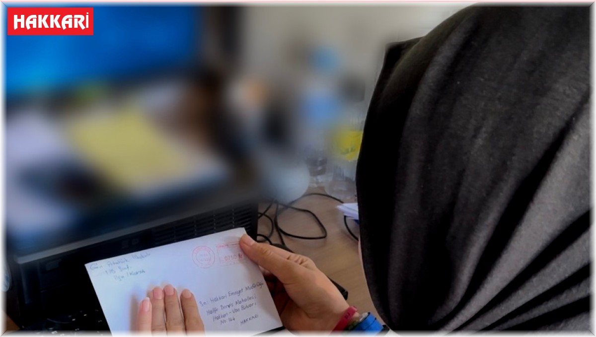 Konyalı öğrencilerden Hakkari polisine tebrik kartı