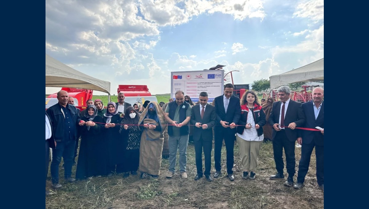 Kooperatifleşmeye tarım makinesi desteği