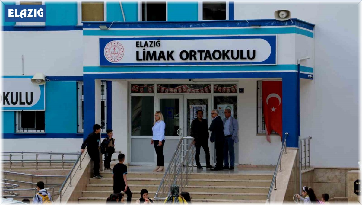 Kopya çekerken yakalanan öğrenci öğretmenini bıçakladı