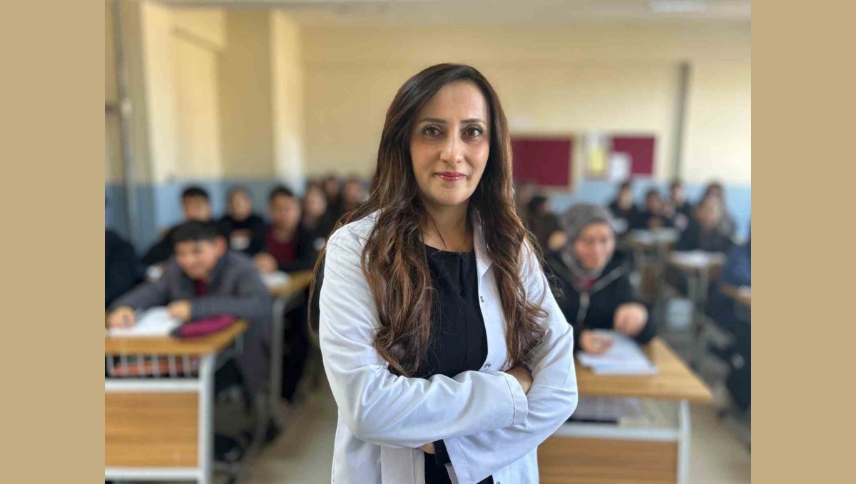 Koreceyi kendi çabasıyla öğrenen Vanlı öğretmen öğrencilerine ilham oluyor