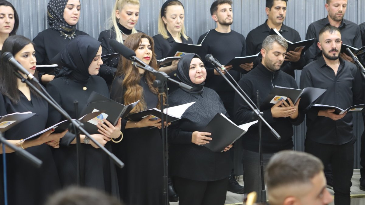 Koroya giren anneden kızına unutulmayacak Öğretmenler Günü sürprizi