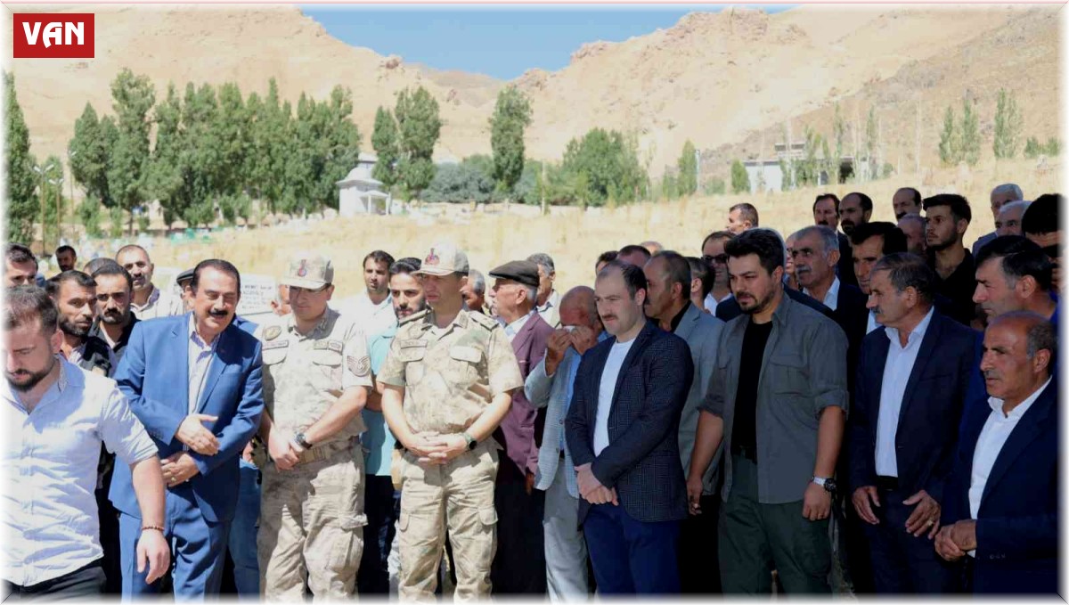 Korucubaşı Tunçdemir Başkale'de toprağa verildi