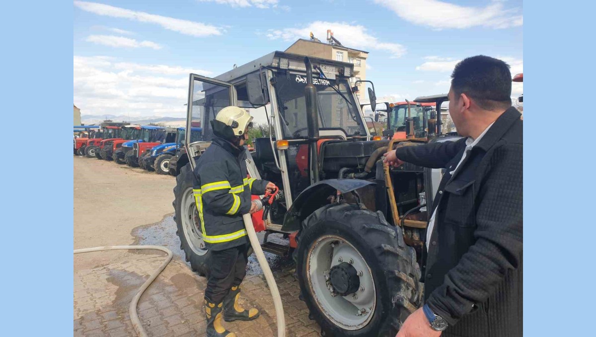 Kovancılar'da seyir halindeki traktör alev aldı