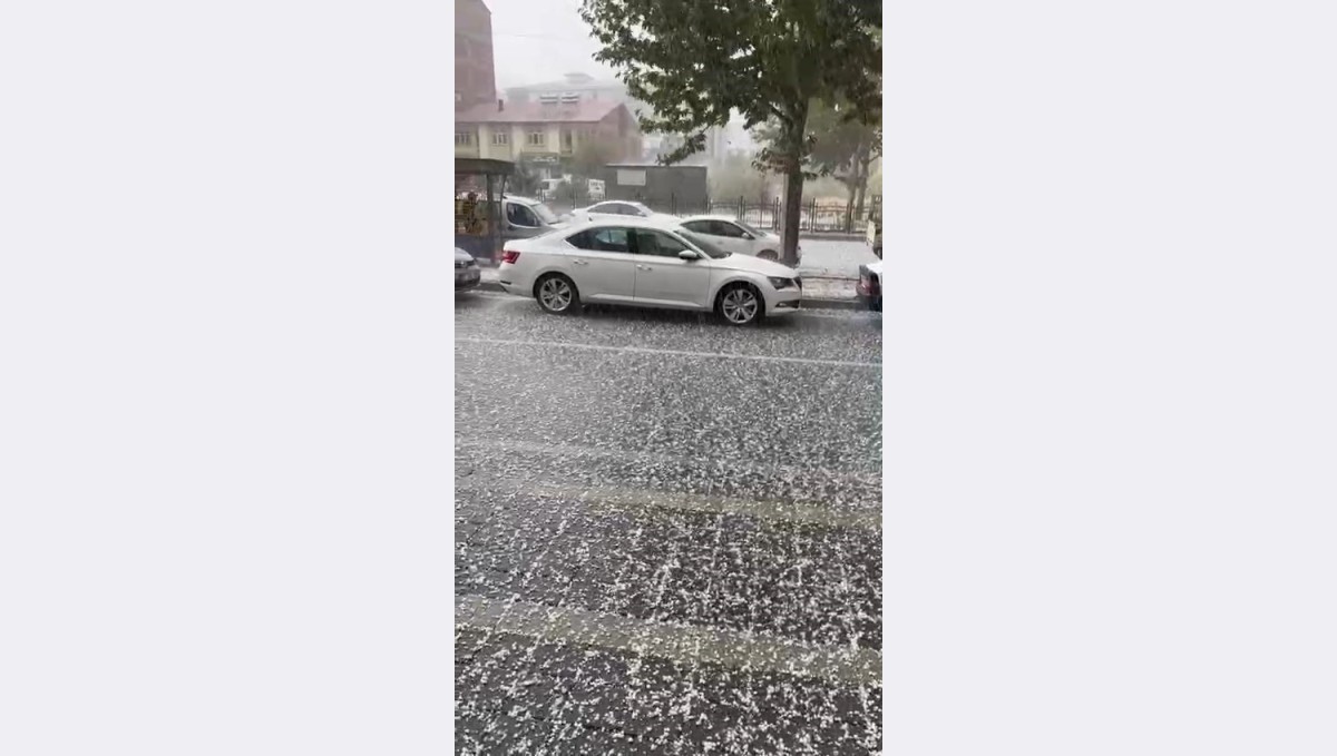 Kovancılar ilçesinde dolu yağışı etkili oldu