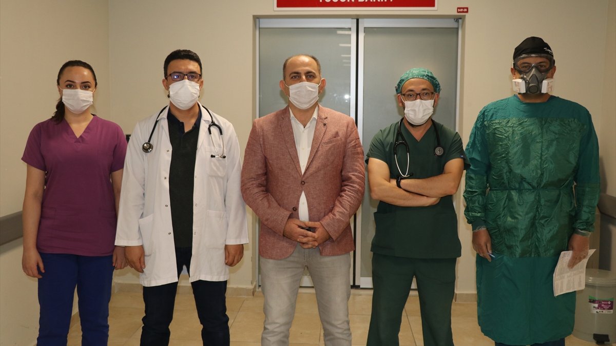 Kovid-19'u atlatan kişinin hastaneye yaptığı bağış, sağlık çalışanlarına moral oldu