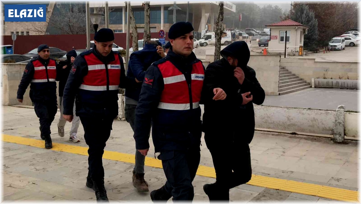 Köy evlerini soyan 3 şüpheli, jandarmanın dikkati sayesine yakayı ele verdi