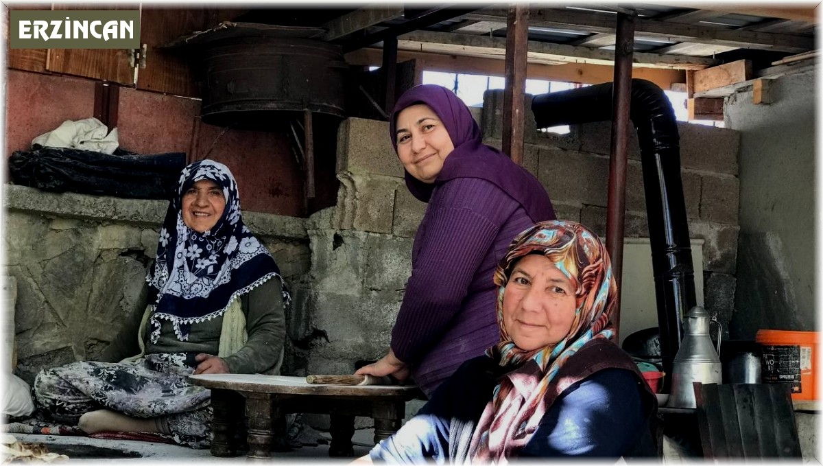 Köy kadınlarından zorlu tandır ekmeği yapımı