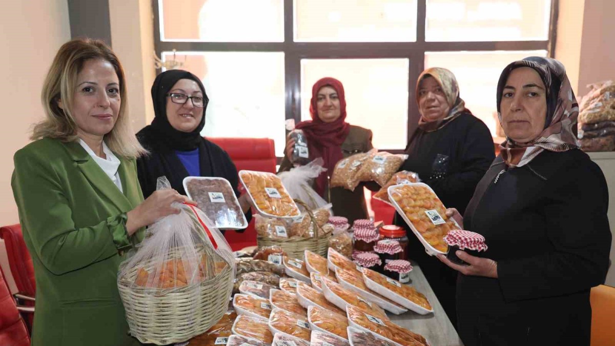 Köy kadınlarının el emeği ürünleri, Romanya sofralarını süslüyor