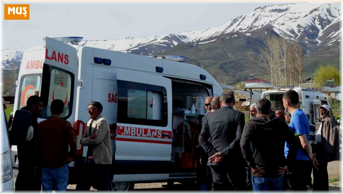 Köy muhtarının aracıyla öğrenci servisi çarpıştı: 10 yaralı