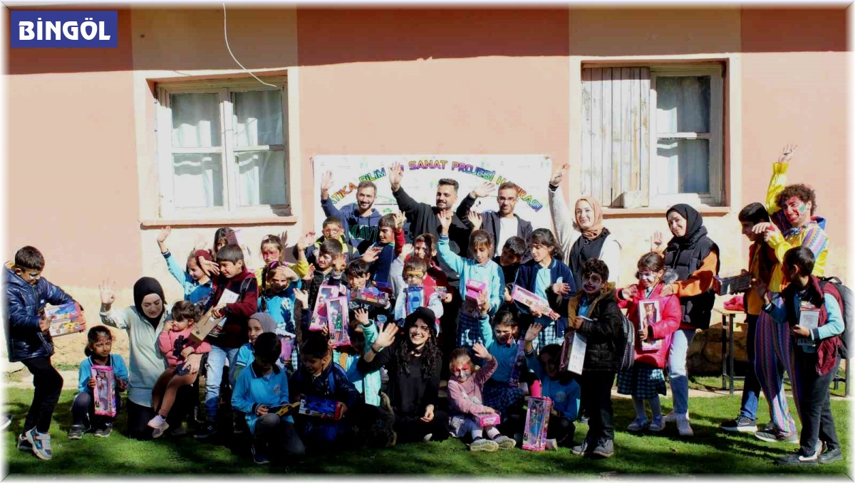 Köy okullarındaki öğrenciler, bilim ve sanatla buluşturuldu