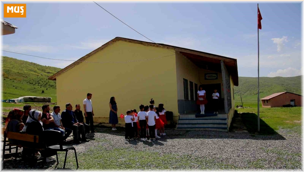 Köy okulunda 12 yıl sonra 23 Nisan coşkusu