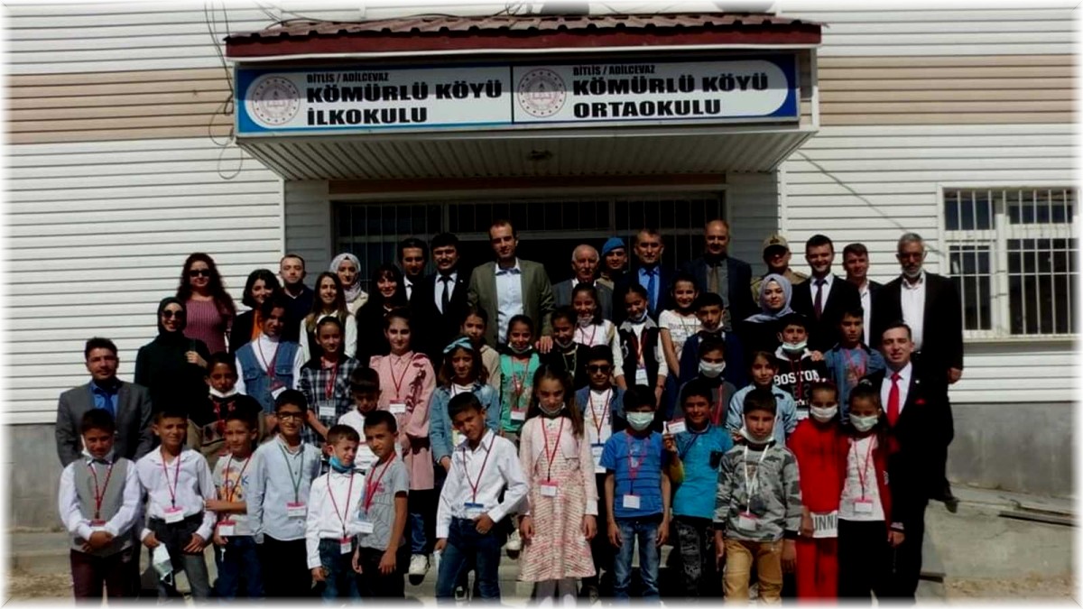 Köy okulunda bilim fuarı