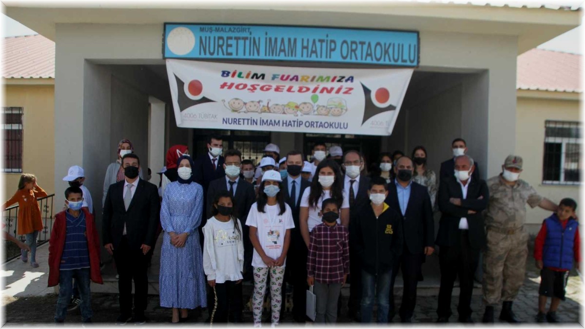 Köy okulunda 'Bilim Fuarı' sergisi