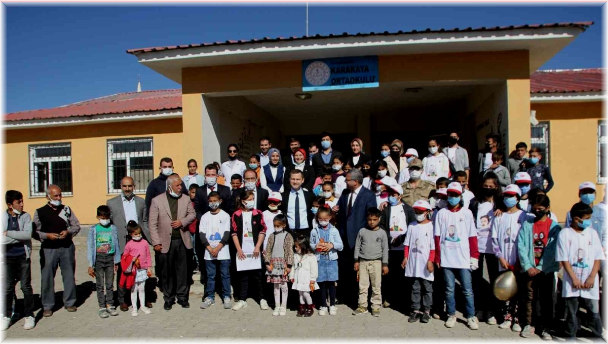 Köy okulunda 'TÜBİTAK 4006 Bilim Fuarı' sergisi