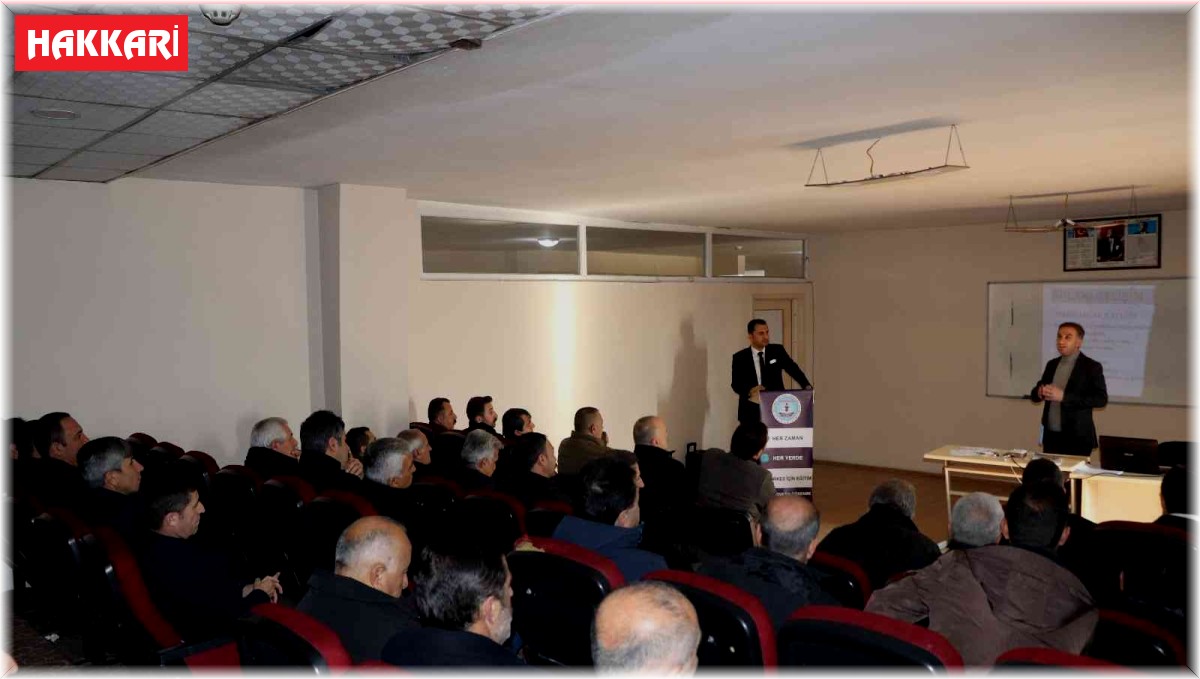 Köy ve merkez mahalle muhtarlarına yönelik "Aile okulu" kursu