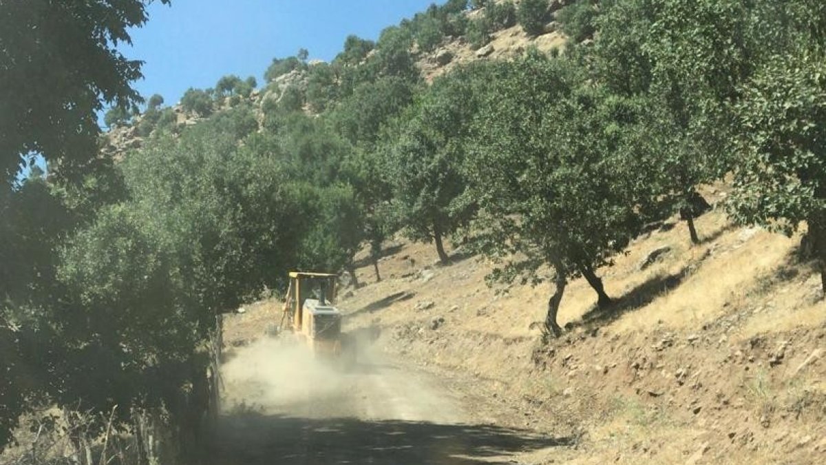 Köy yollarında hummalı çalışma