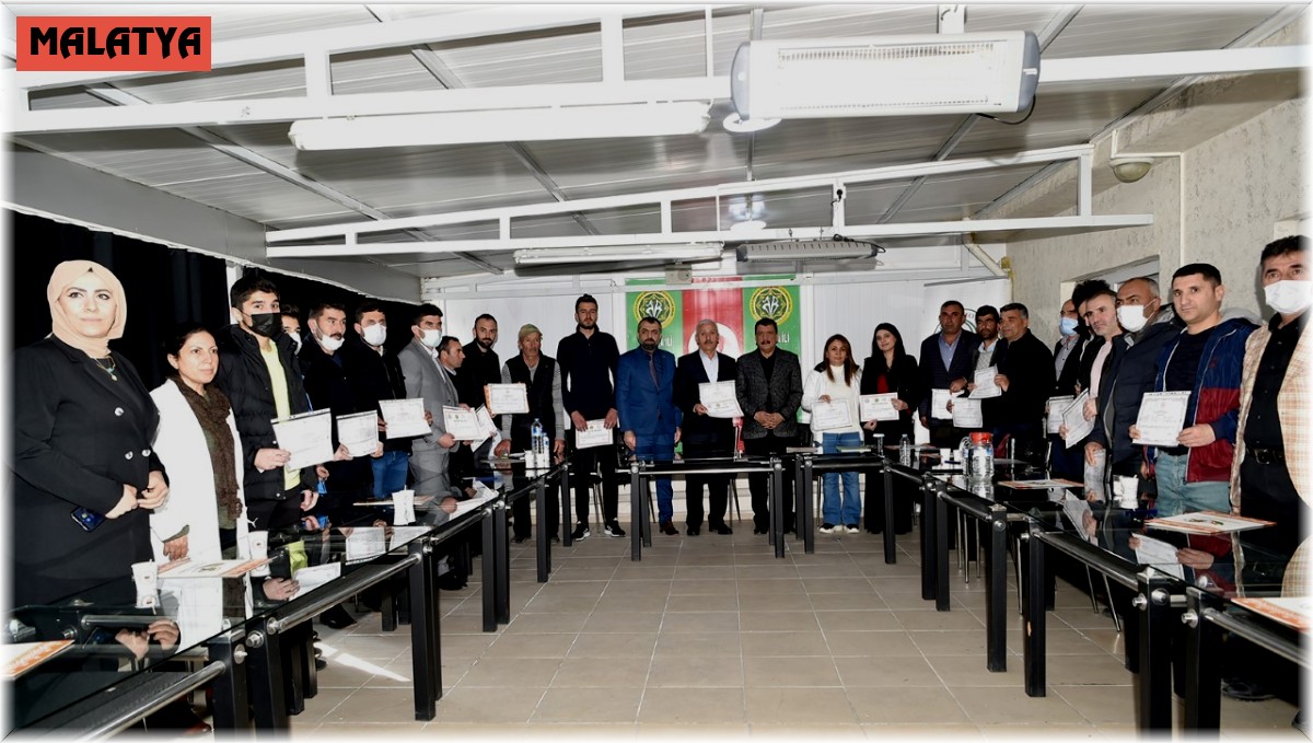 Koyun kırpma kursunu başarıyla tamamlayanlara sertifikaları verildi