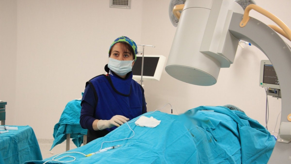 Kronik ağrısı olan bu kliniğe geliyor