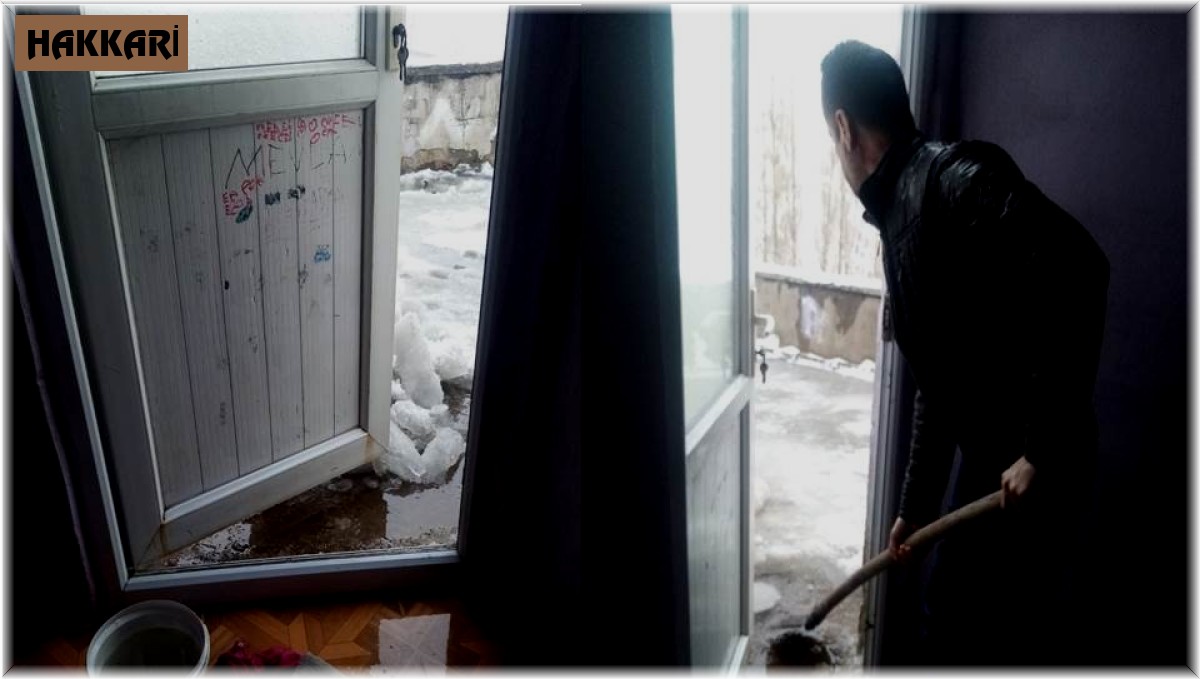 Kronik böbrek hastasının evi sular altında kaldı