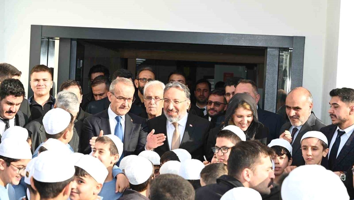 Kubbetü's-Sahra Camii Malatya'da ibadete açıldı
