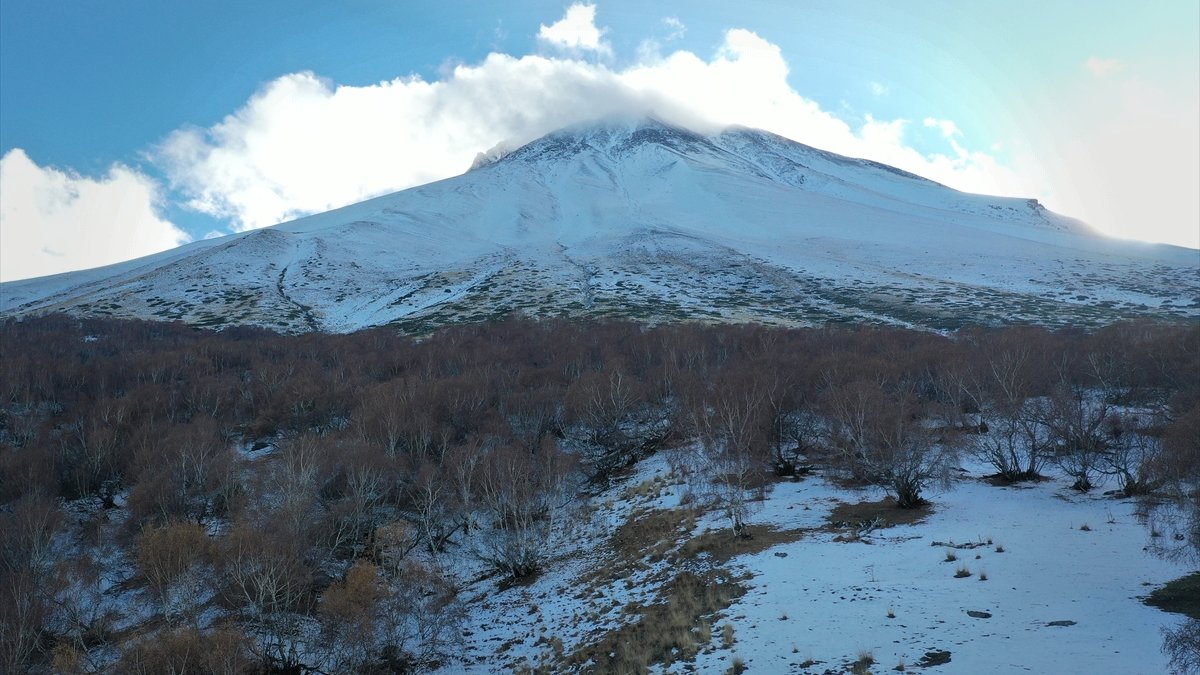 Küçük Ağrı Dağı beyaza büründü