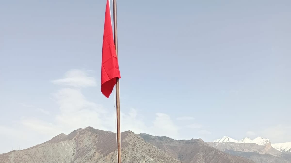 Kuçuret dağı şehitler tepesine Bayrak diktiler