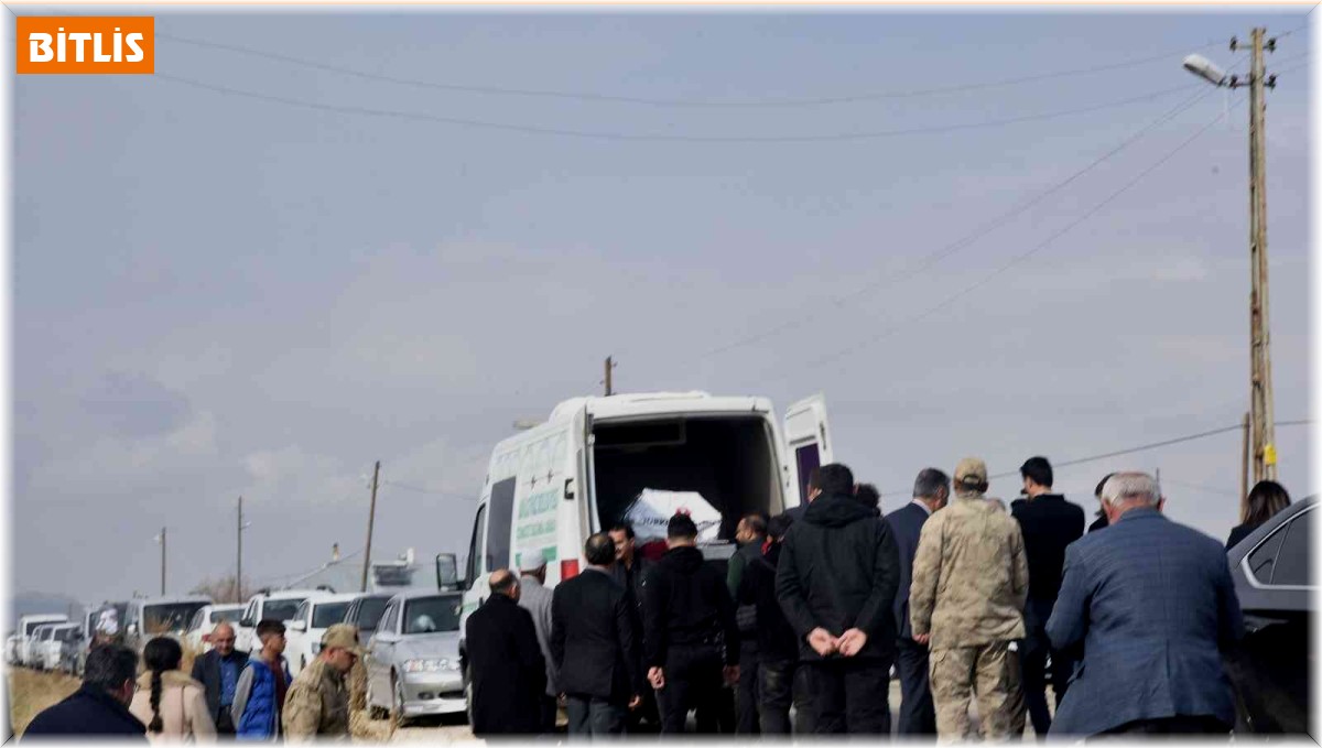 Kuduz nedeniyle hayatını kaybeden çocuk gözyaşları içinde toprağa verildi