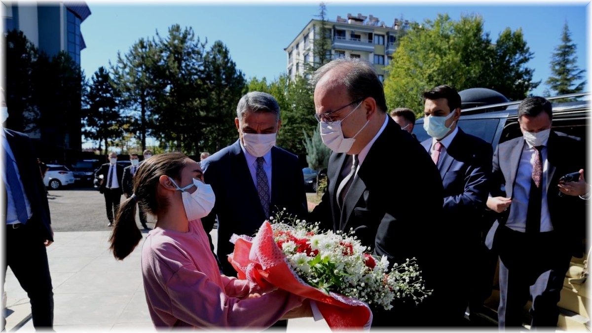 Kültür ve Turizm Bakan Yardımcısı Çam, Tunceli Valisi Özkan ile bir araya geldi