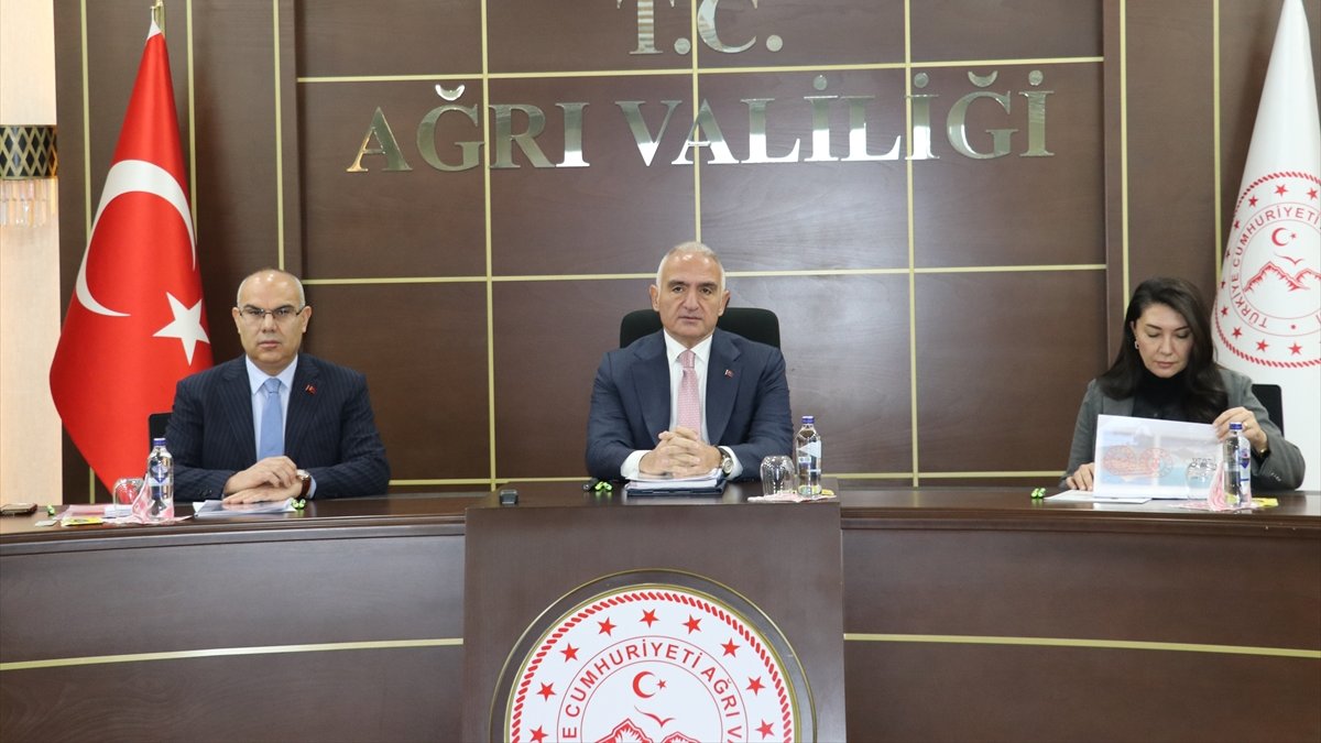 Kültür ve Turizm Bakanı Mehmet Nuri Ersoy Ağrı'da Valilik ve AK Parti'yi Ziyaret Etti