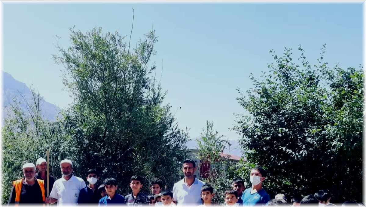 Kur'an kursu öğrencilerinden örnek davranış