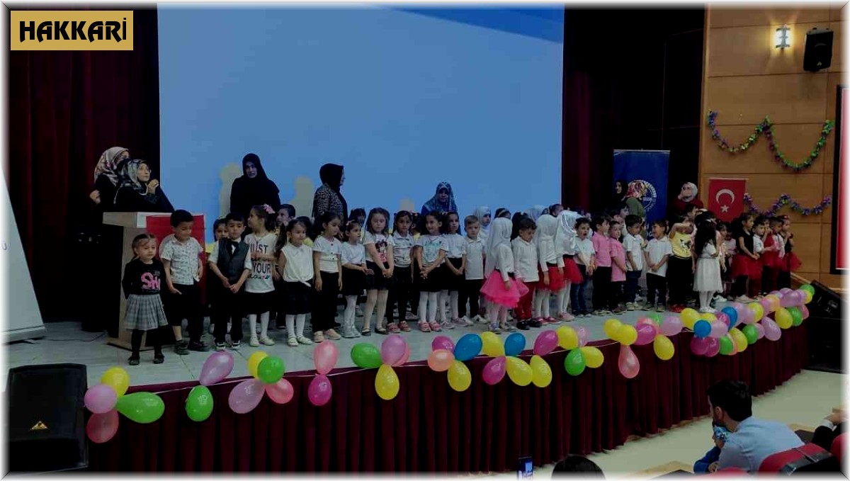 Kur'an kursu öğrencilerinden yılsonu şenliği