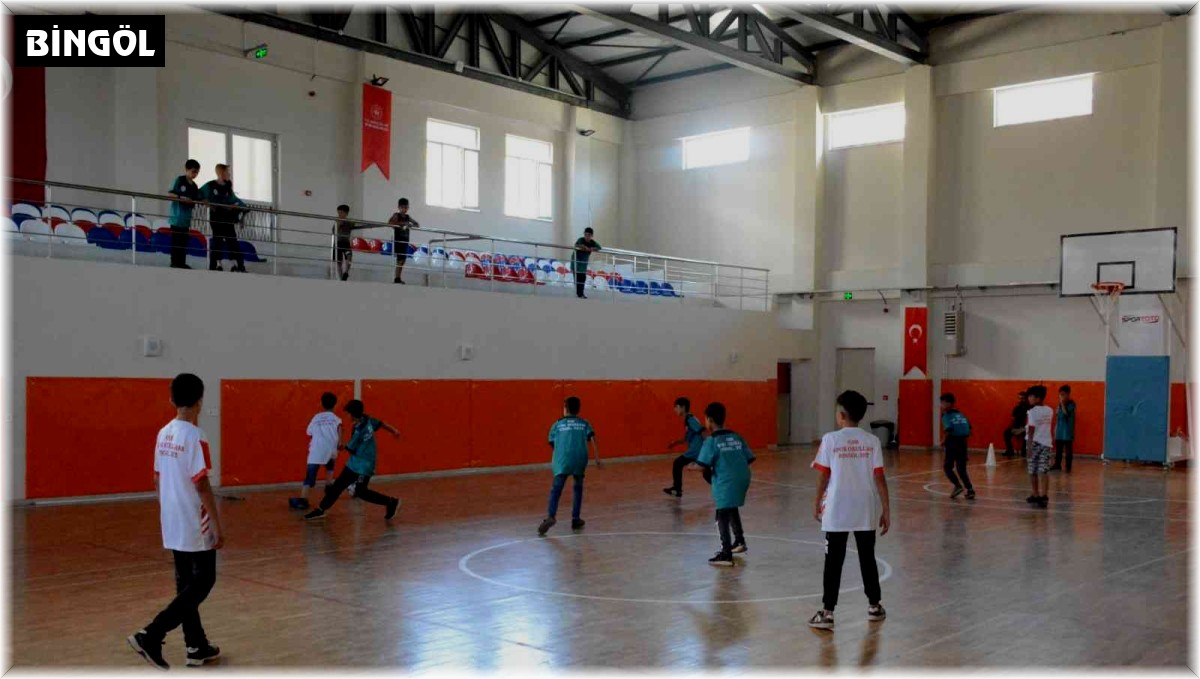 Kur'an kursu öğrencilerine futsal etkinliği