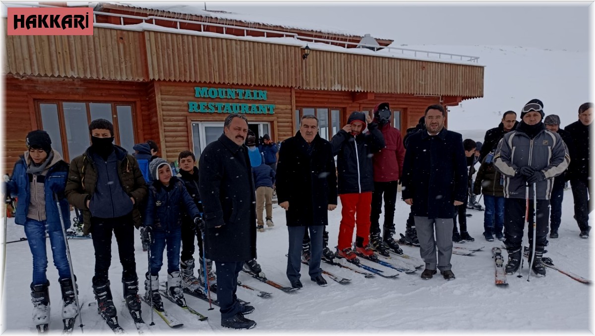 Kur'an muhafızları kayak merkezinde buluştu