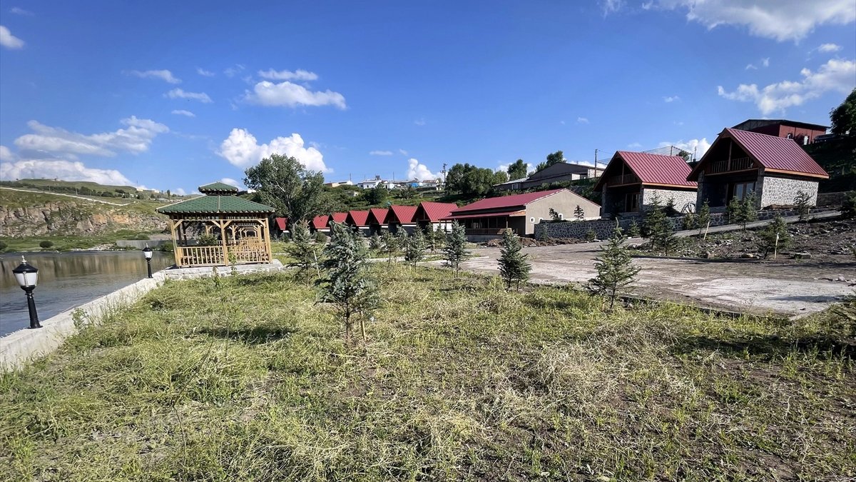 Kura Nehri kıyısına kurulan "butik tatil köyü" turistleri ağırlayacak